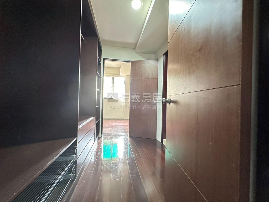 一中街大坪數面寬角間透店房屋室內格局與周邊環境