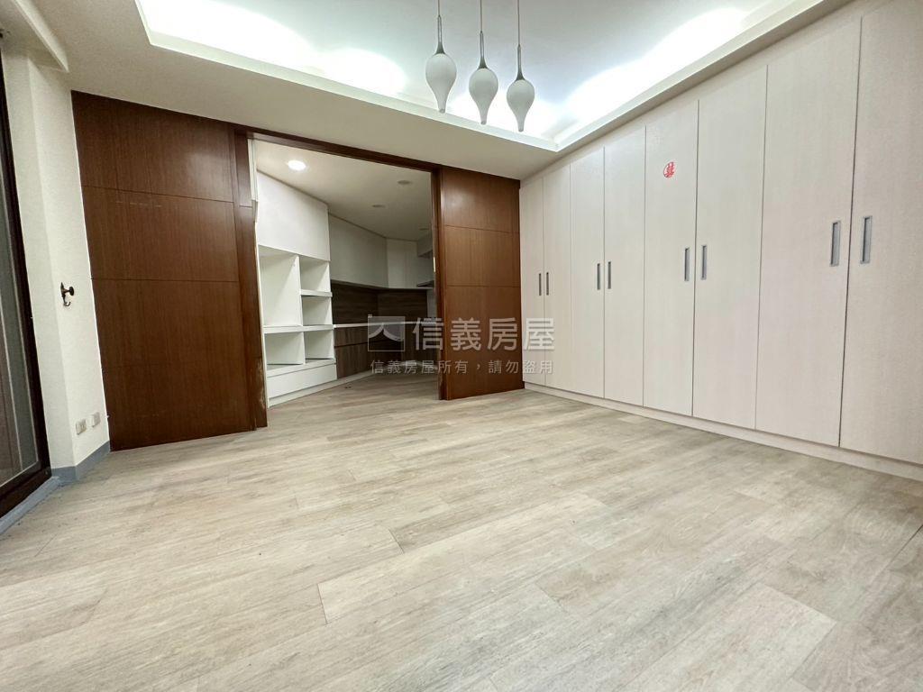 一中街大坪數面寬角間透店房屋室內格局與周邊環境