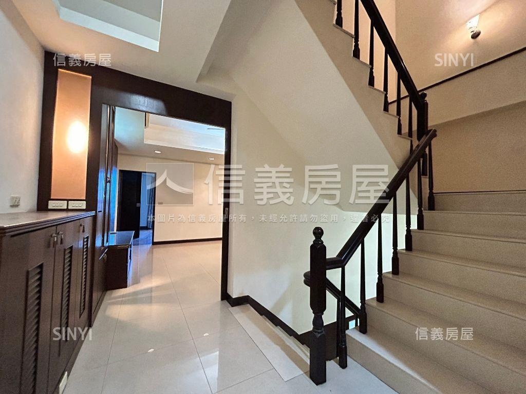 近樹義朝南震後臨路透天房屋室內格局與周邊環境