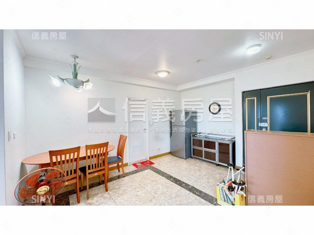 文心國小大二房二衛車位房屋室內格局與周邊環境