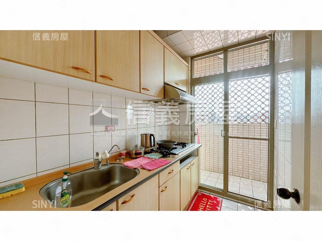 文心國小大二房二衛車位房屋室內格局與周邊環境