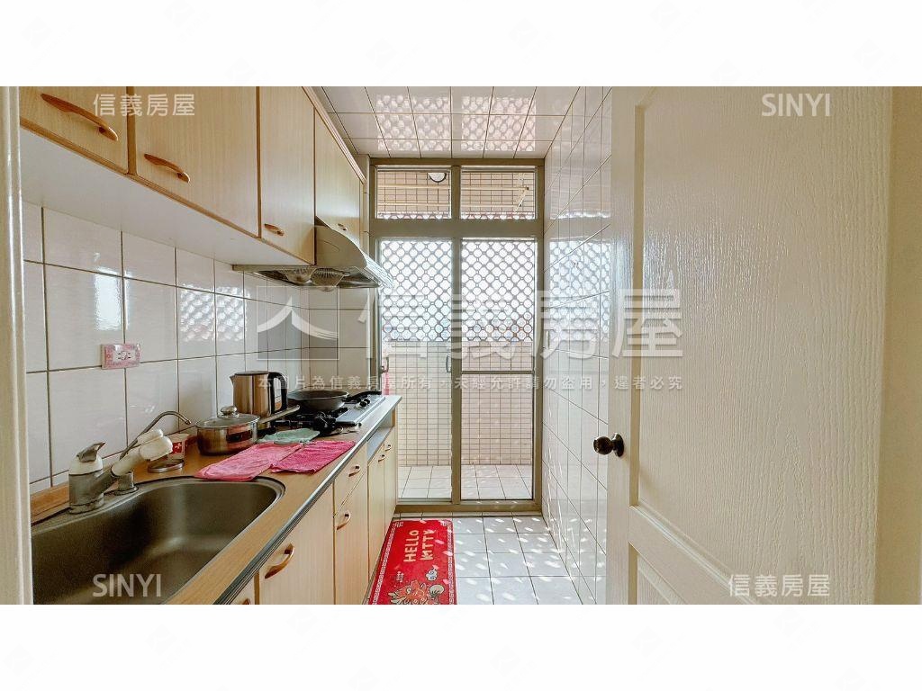 文心國小大二房二衛車位房屋室內格局與周邊環境