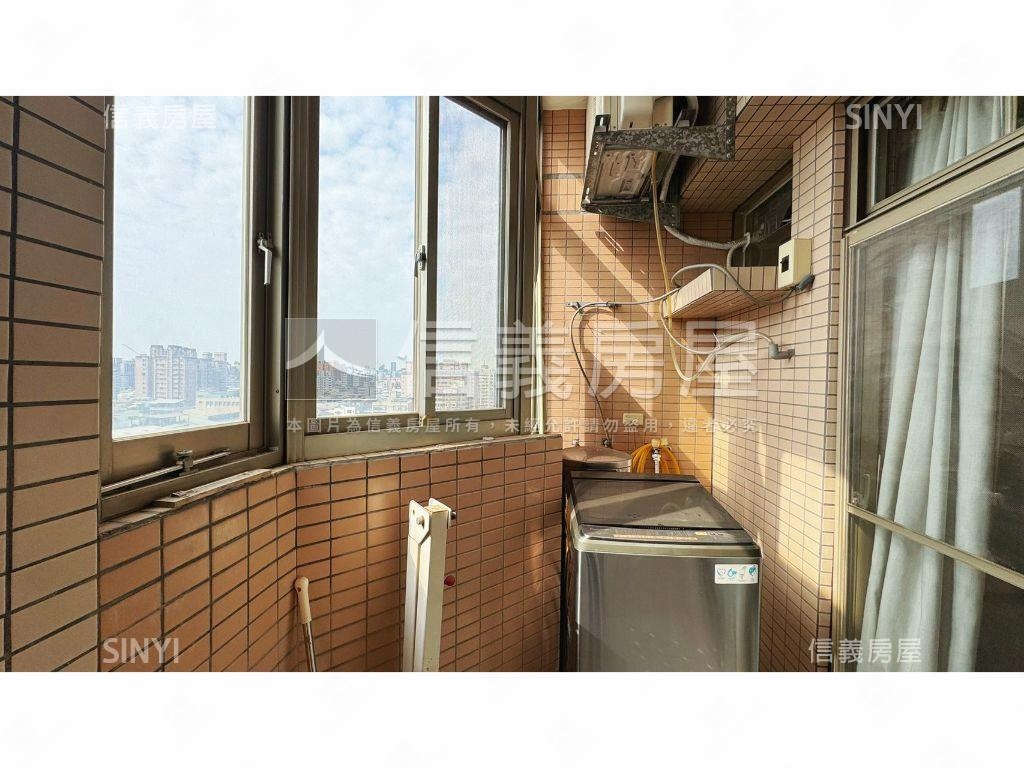 文心國小大二房二衛車位房屋室內格局與周邊環境