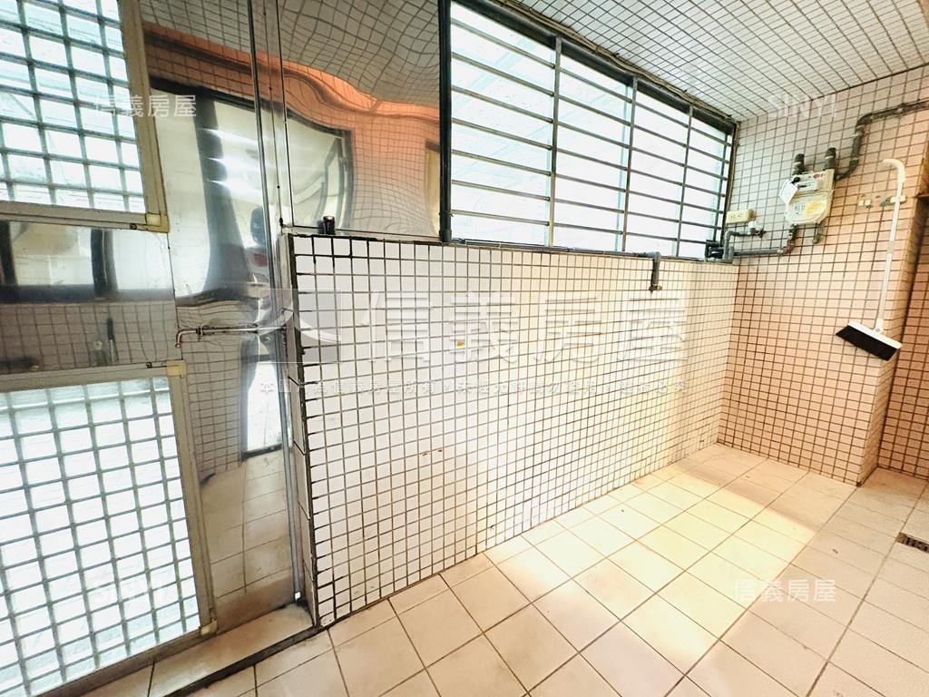 明華園稀有三房露臺戶房屋室內格局與周邊環境