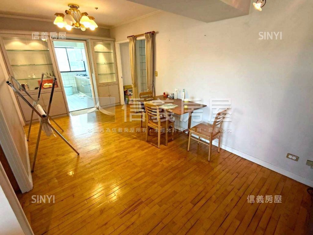 山水畫樓景觀三房車位房屋室內格局與周邊環境