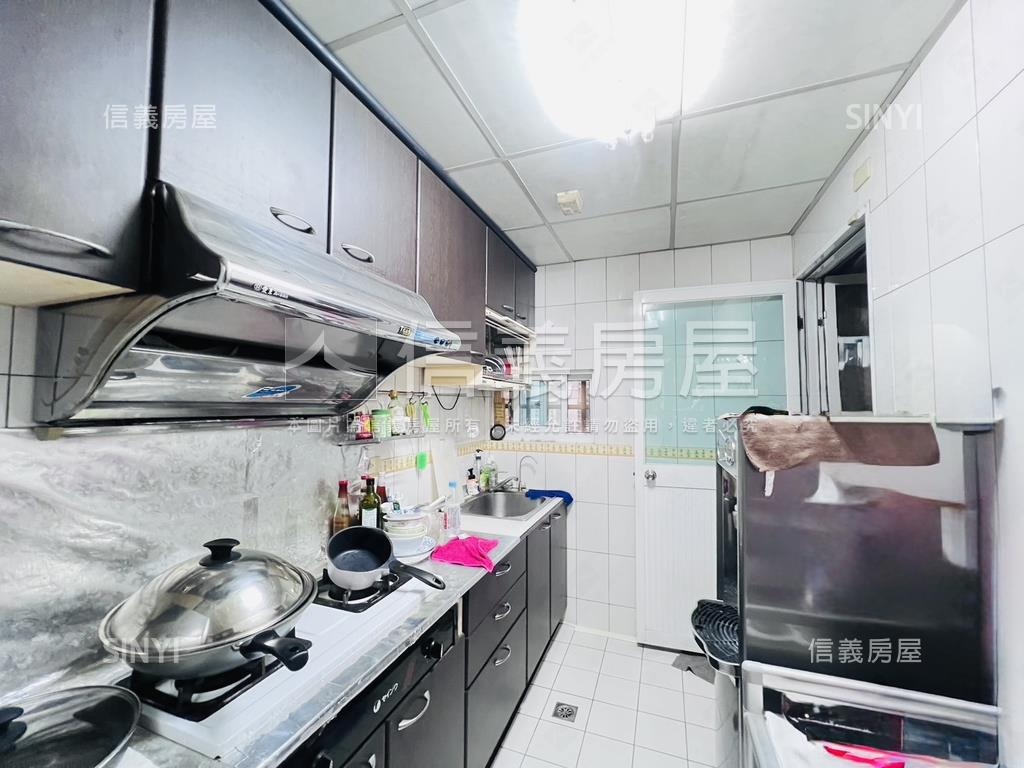 文林世家４房平面車位房屋室內格局與周邊環境