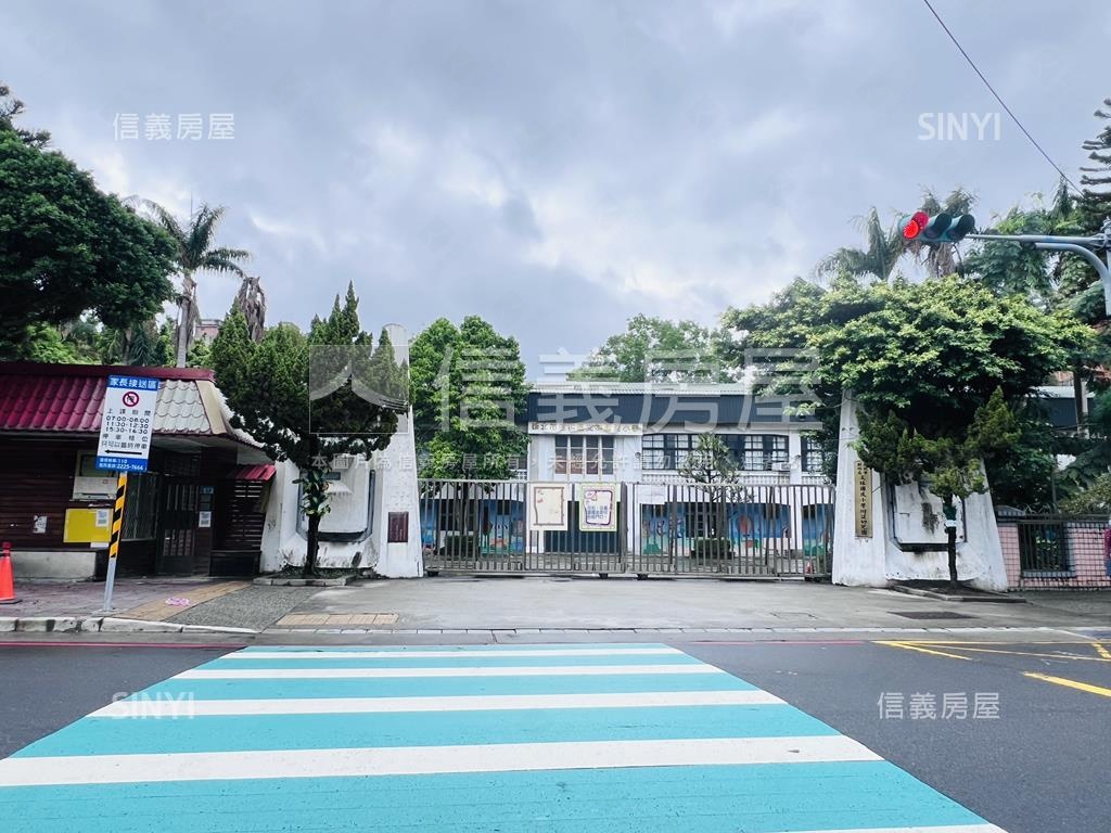 文林世家４房平面車位房屋室內格局與周邊環境