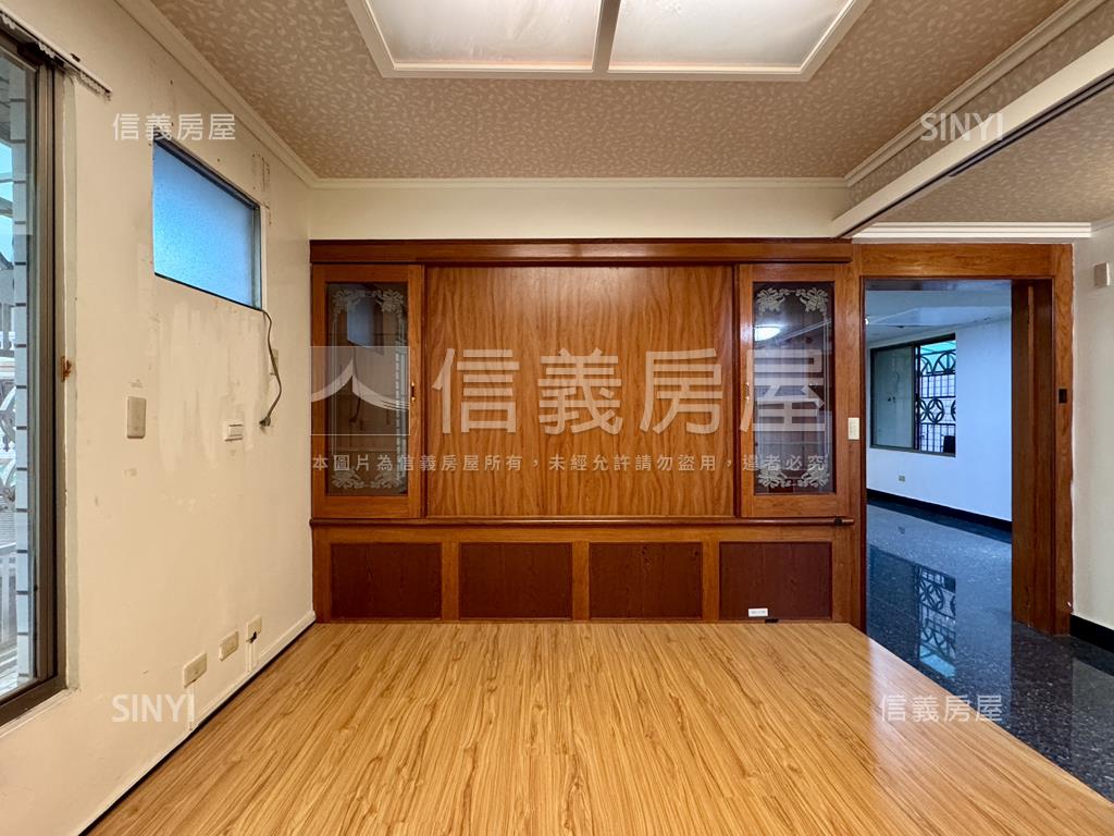裕農路電梯兩房車位房屋室內格局與周邊環境
