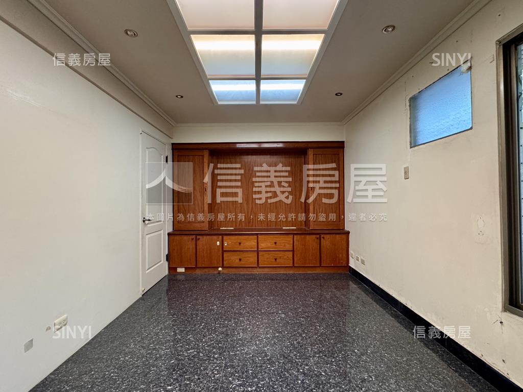 裕農路電梯兩房車位房屋室內格局與周邊環境