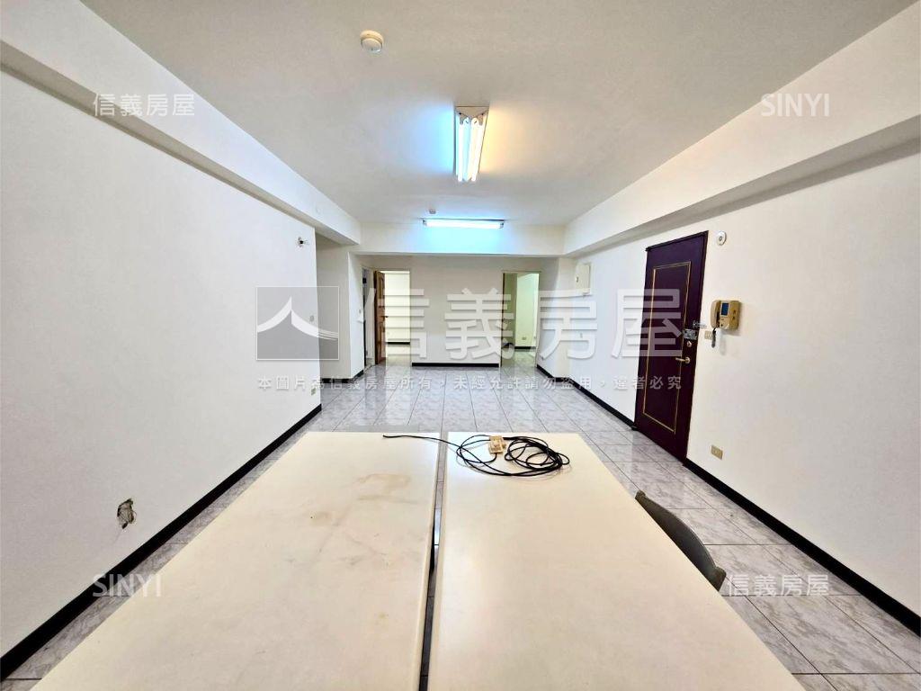 仁愛大世界三房平面車位房屋室內格局與周邊環境