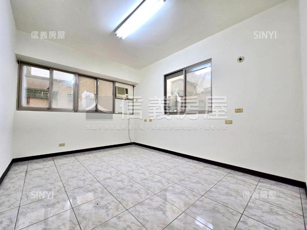 仁愛大世界三房平面車位房屋室內格局與周邊環境