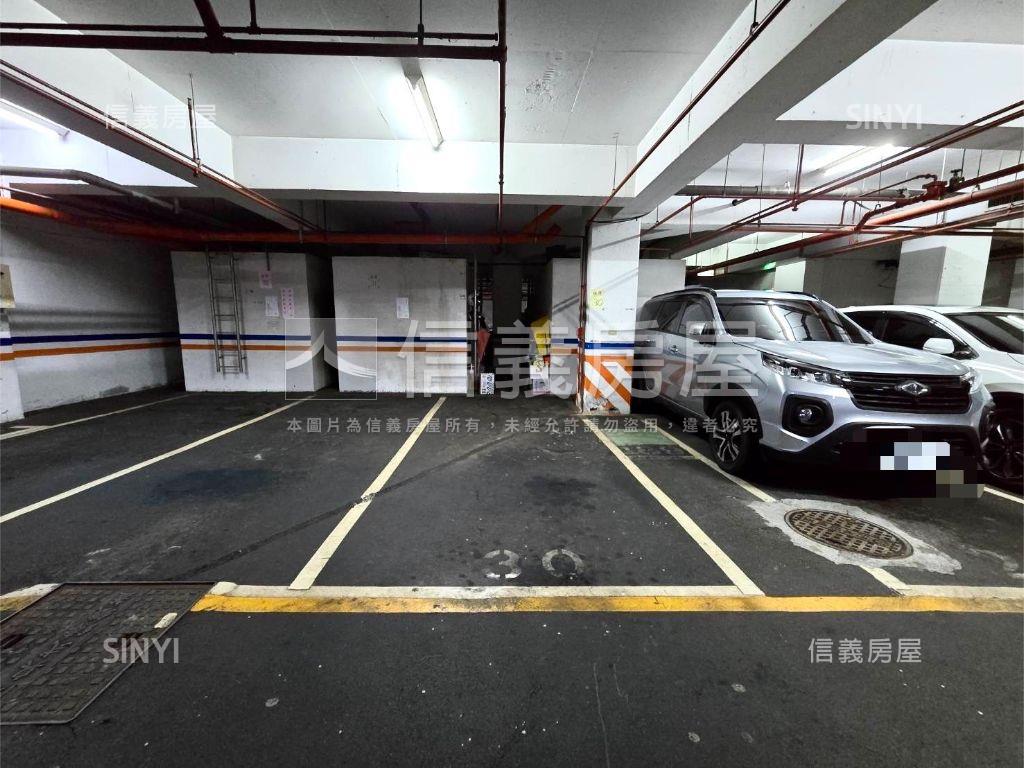 仁愛大世界三房平面車位房屋室內格局與周邊環境