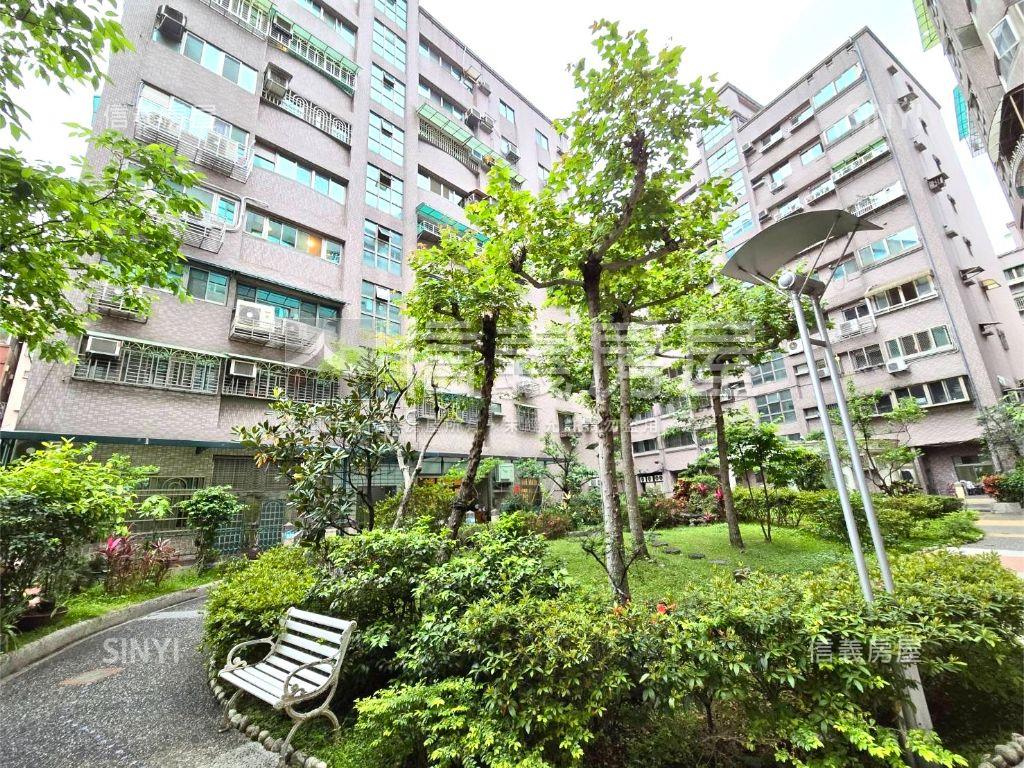 仁愛大世界三房平面車位房屋室內格局與周邊環境