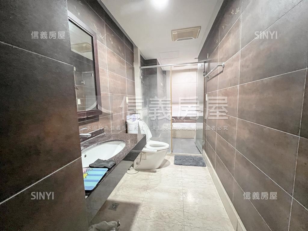近高醫京緻四房雙平車房屋室內格局與周邊環境