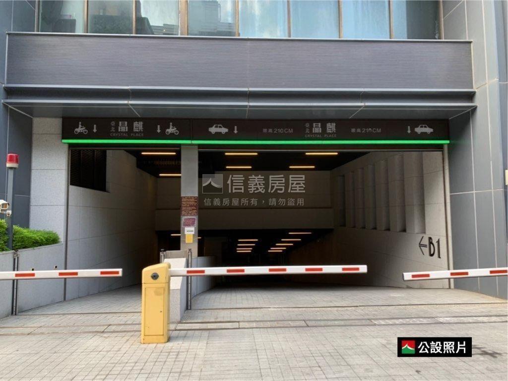 可看鋼骨高樓泳池四房房屋室內格局與周邊環境