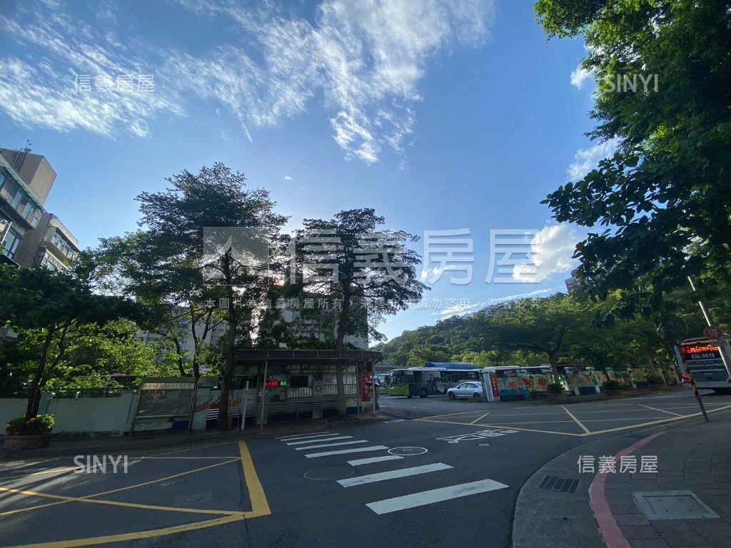 精緻電梯三房房屋室內格局與周邊環境