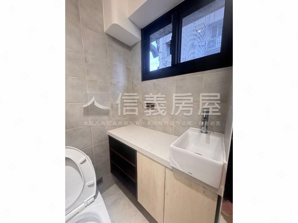 公園邊間漂亮美廈房屋室內格局與周邊環境