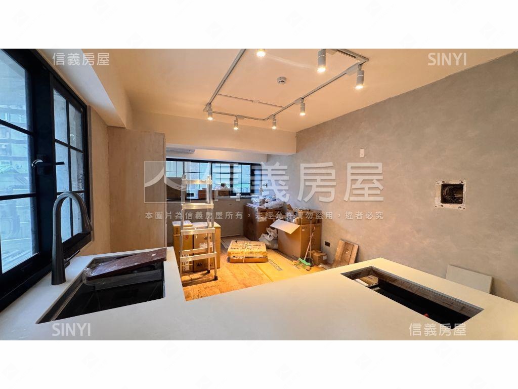 公園邊間漂亮美廈房屋室內格局與周邊環境