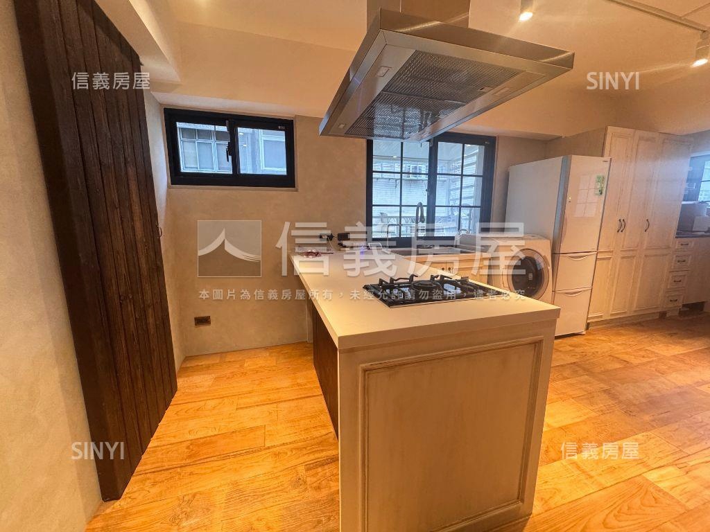 公園邊間漂亮美廈房屋室內格局與周邊環境