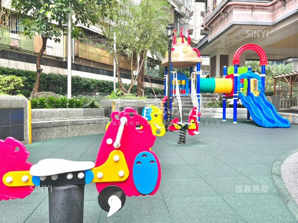 寶橋名人巷尊爵大四房車位房屋室內格局與周邊環境