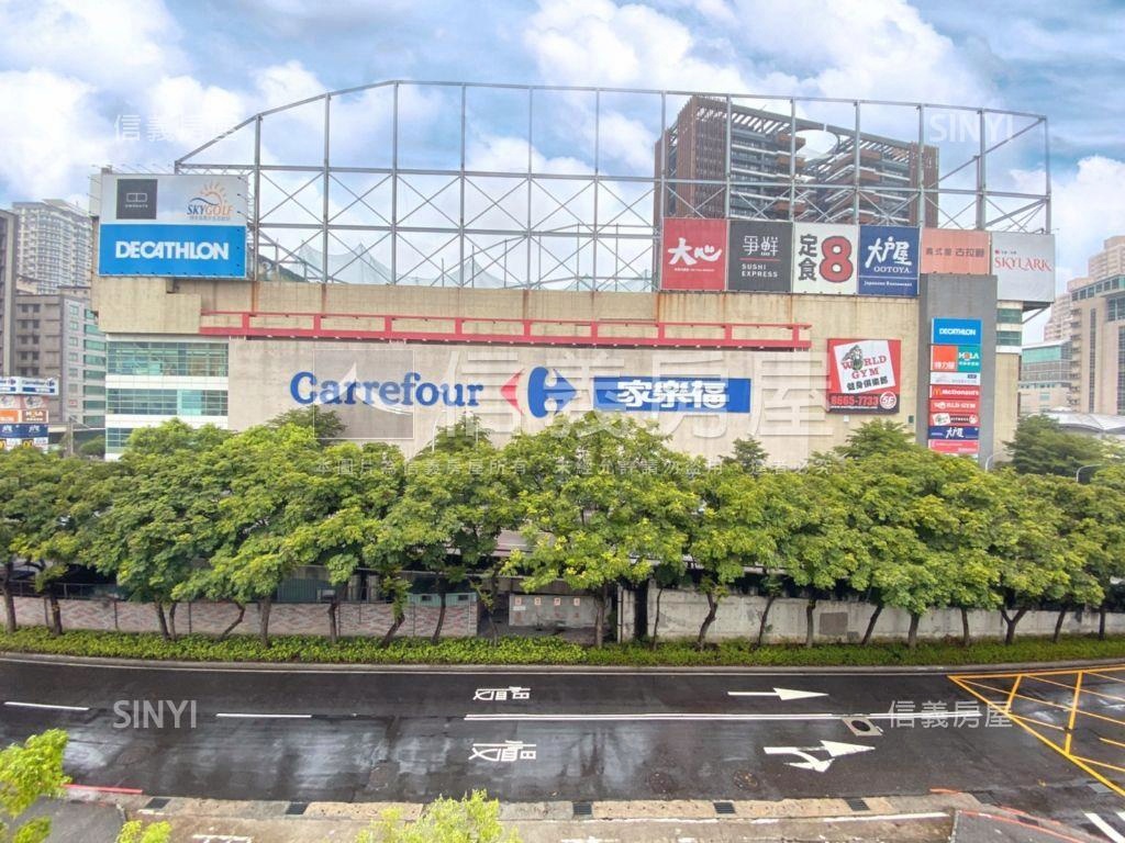 寶橋名人巷尊爵大四房車位房屋室內格局與周邊環境