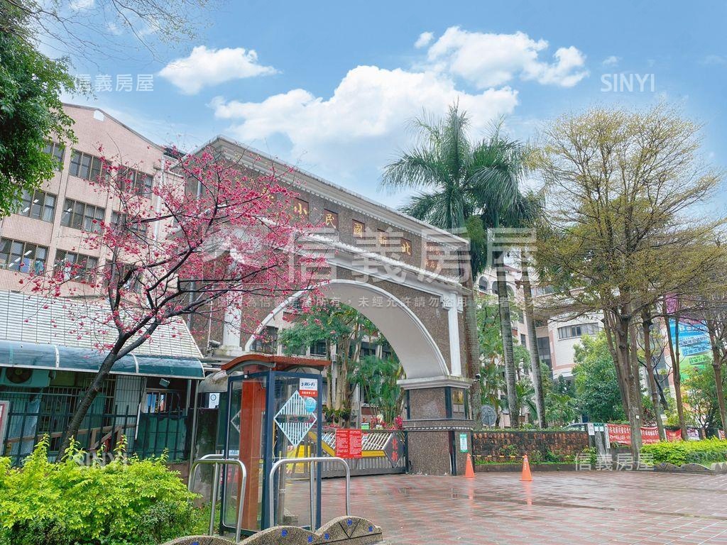 寶橋名人巷尊爵大四房車位房屋室內格局與周邊環境
