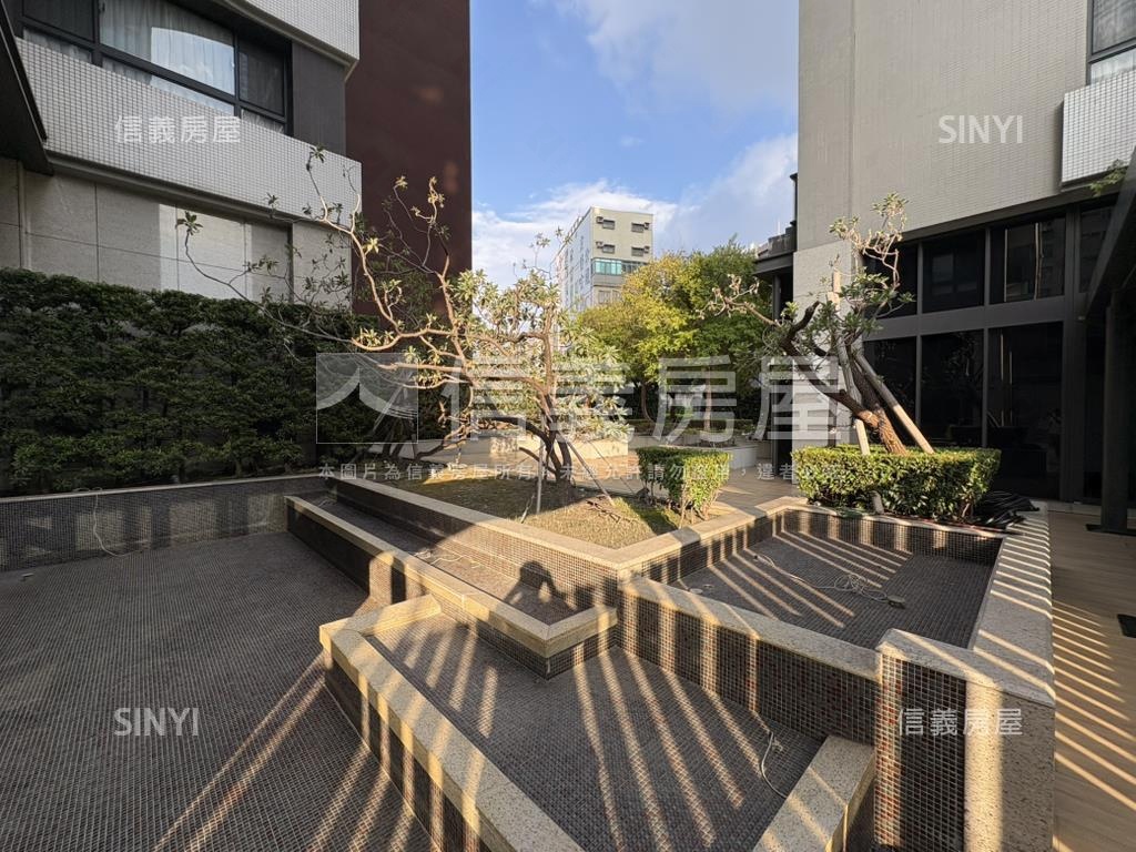 林鼎日光寓優２房坡平車位房屋室內格局與周邊環境