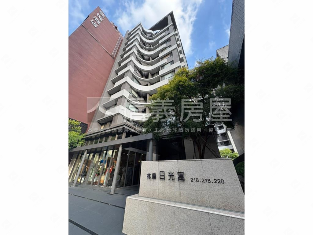 林鼎日光寓優２房坡平車位房屋室內格局與周邊環境