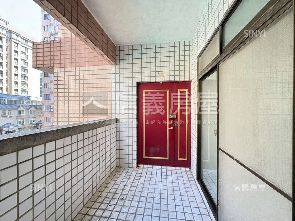 誠售。陽台進出三房有車位房屋室內格局與周邊環境