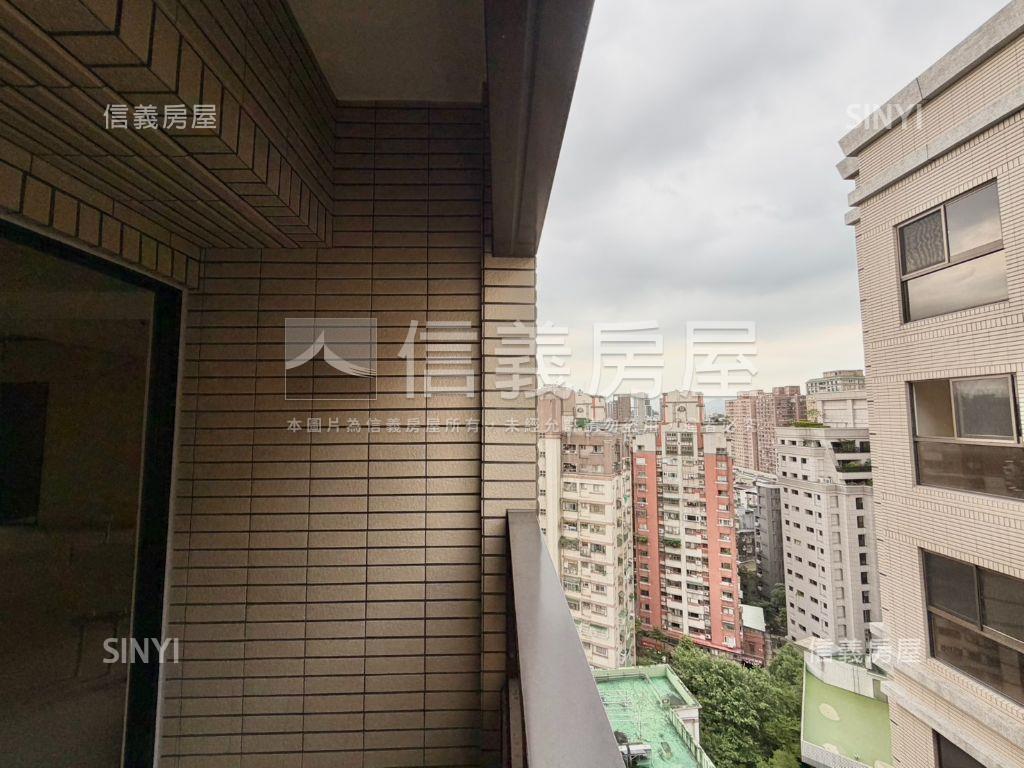 弘暉大禧．帝王四房雙車位房屋室內格局與周邊環境