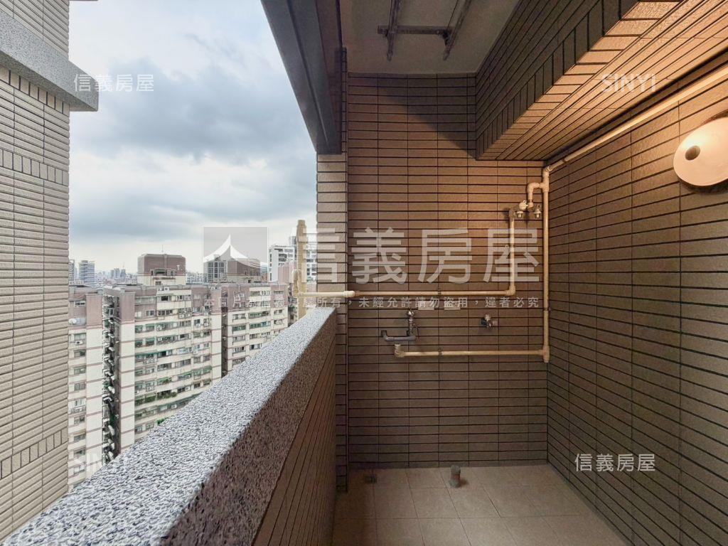 弘暉大禧．帝王四房雙車位房屋室內格局與周邊環境