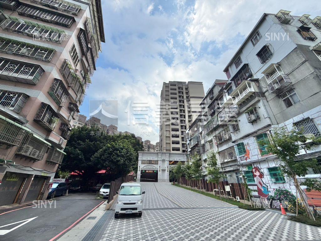 弘暉大禧．帝王四房雙車位房屋室內格局與周邊環境
