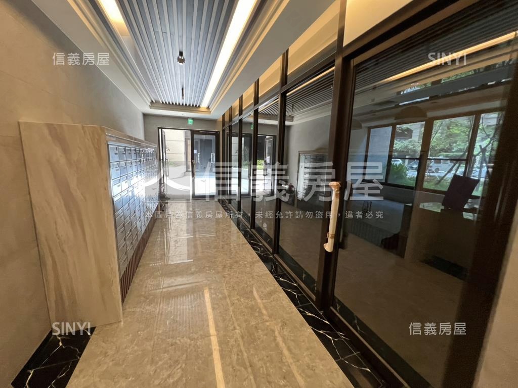 Ａ１８園首之道兩房車位房屋室內格局與周邊環境