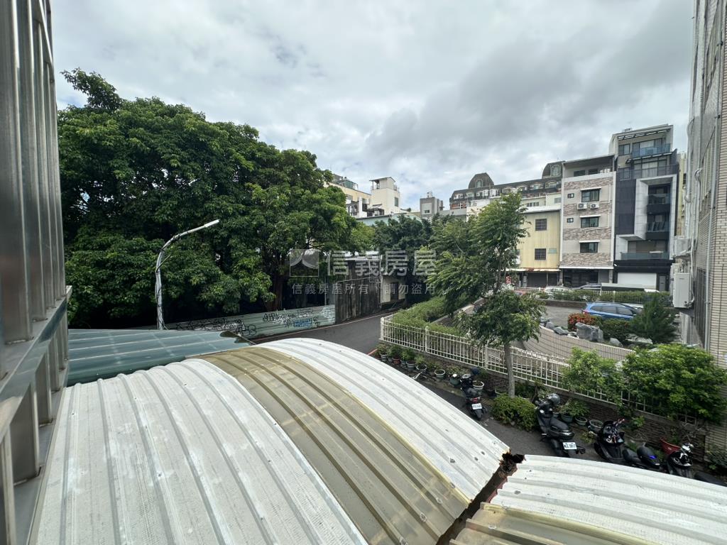 東區｜大面寬透天車墅房屋室內格局與周邊環境