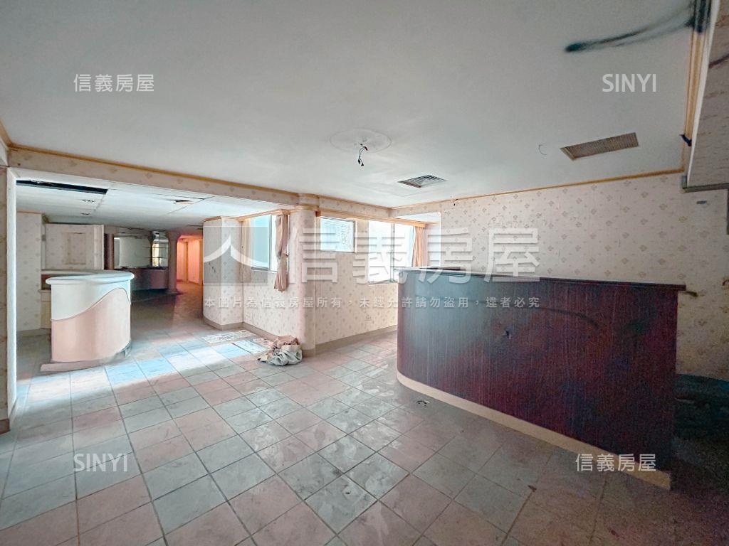 【東區】百坪辦公室車位房屋室內格局與周邊環境