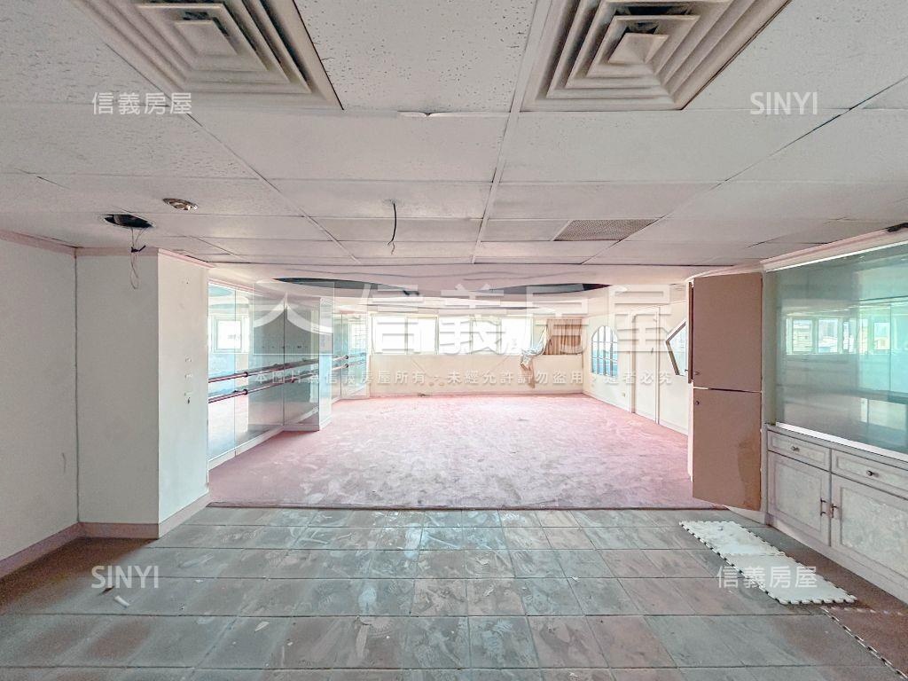 【東區】百坪辦公室車位房屋室內格局與周邊環境