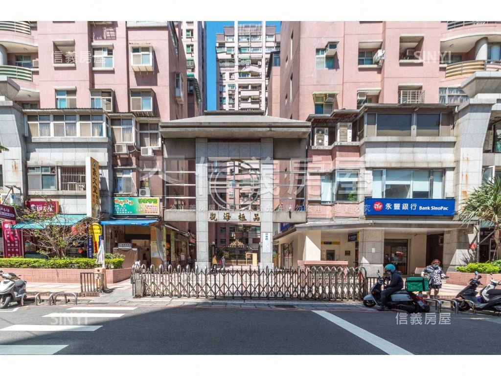 觀海極品１０樓有車位房屋室內格局與周邊環境