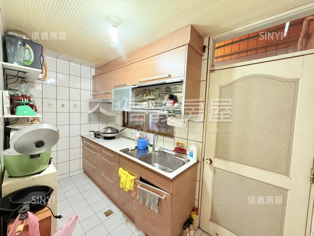 專任光華商圈３房車位房屋室內格局與周邊環境