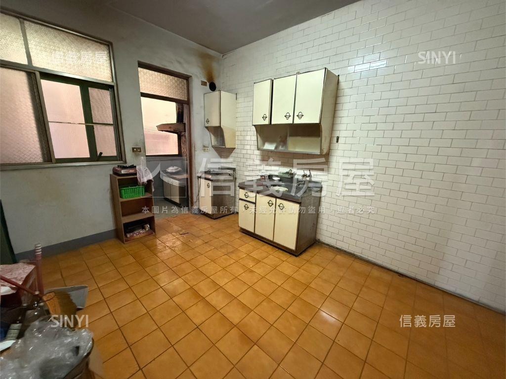 鳳山優質三房美寓房屋室內格局與周邊環境