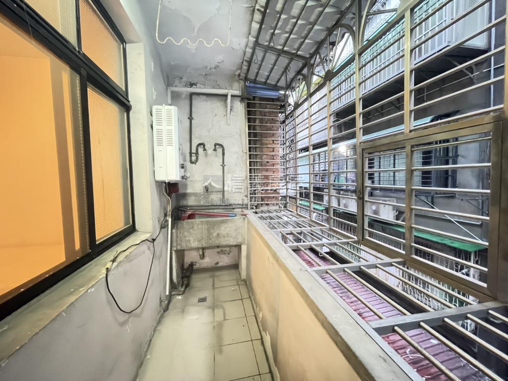 新接中山國中捷運國泰３房房屋室內格局與周邊環境
