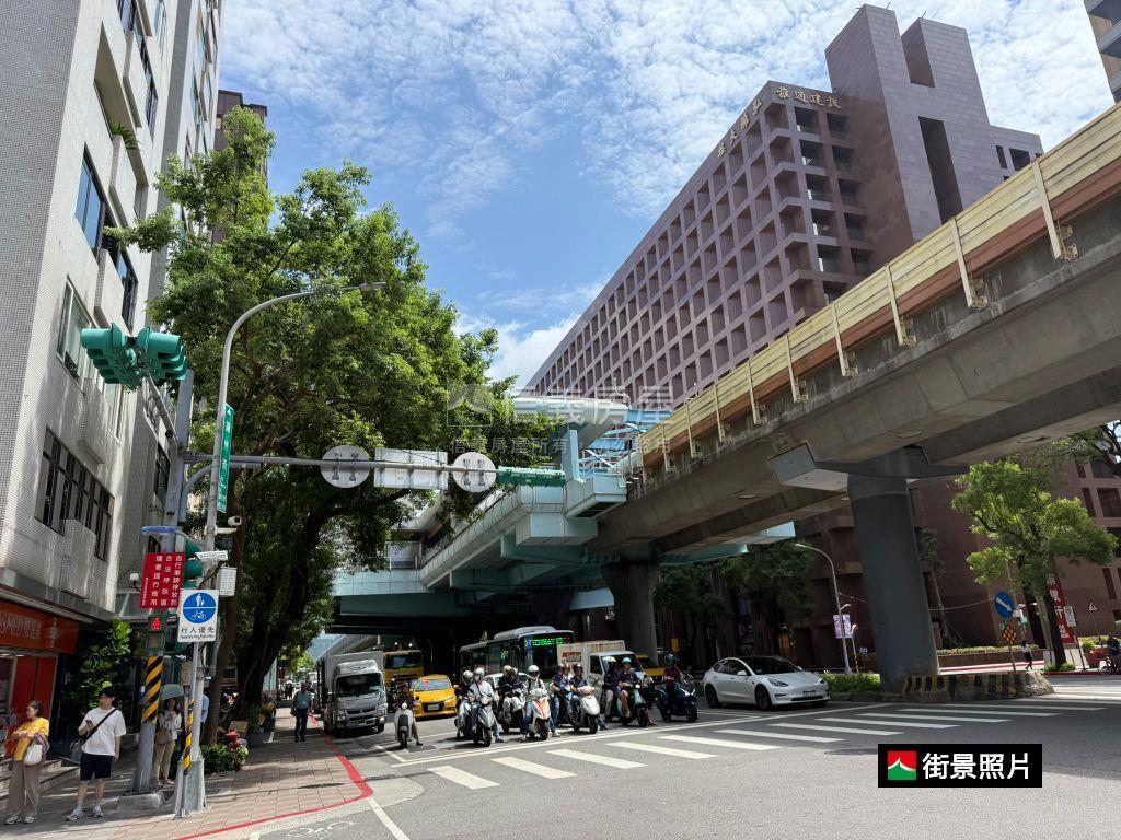 新接中山國中捷運國泰３房房屋室內格局與周邊環境