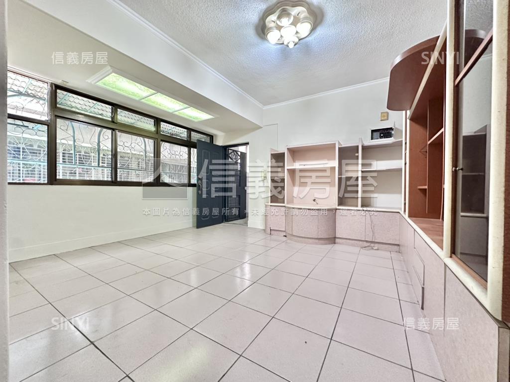 近萬大ＬＧ０８邊間三樓房屋室內格局與周邊環境