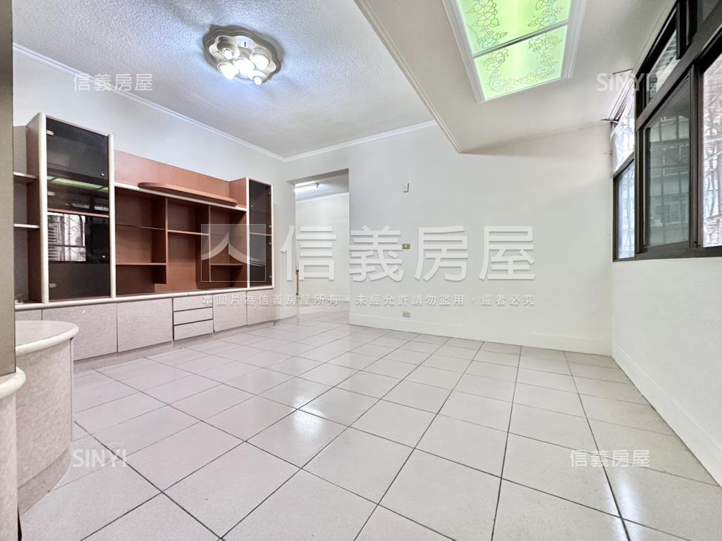 近萬大ＬＧ０８邊間三樓房屋室內格局與周邊環境