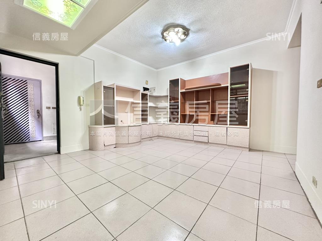 近萬大ＬＧ０８邊間三樓房屋室內格局與周邊環境