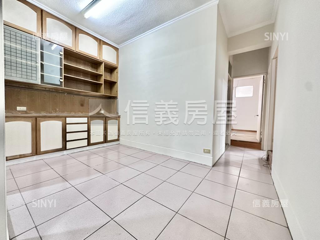 近萬大ＬＧ０８邊間三樓房屋室內格局與周邊環境