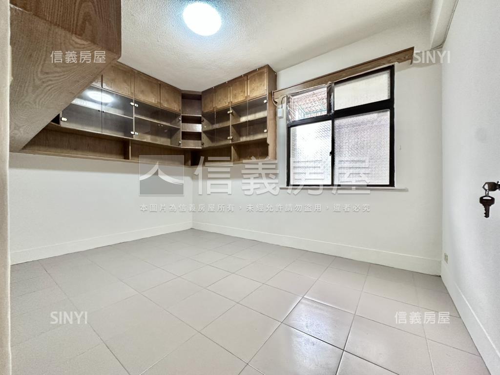 近萬大ＬＧ０８邊間三樓房屋室內格局與周邊環境