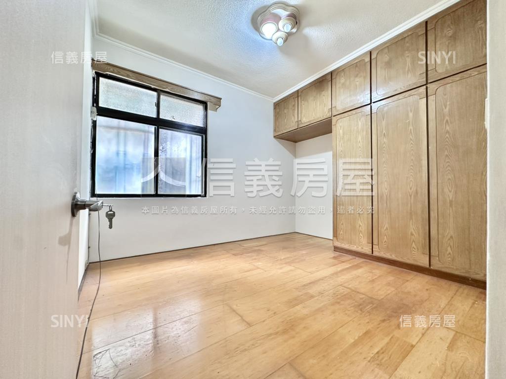 近萬大ＬＧ０８邊間三樓房屋室內格局與周邊環境