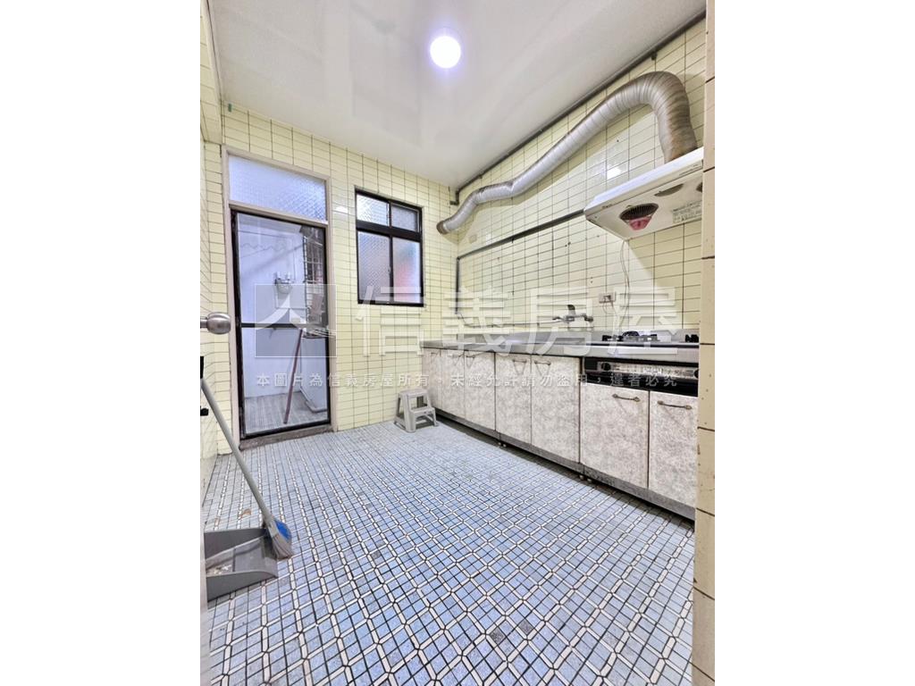 近萬大ＬＧ０８邊間三樓房屋室內格局與周邊環境