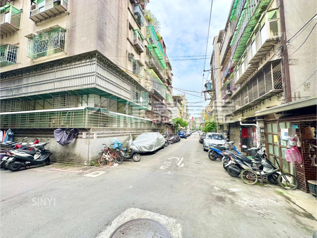 近萬大ＬＧ０８邊間三樓房屋室內格局與周邊環境