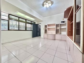 近萬大ＬＧ０８邊間三樓